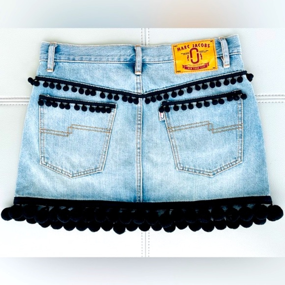 New! MARC JACOBS
Pompom-embellished Blue Jean Denim Mini Skirt EU Size 25